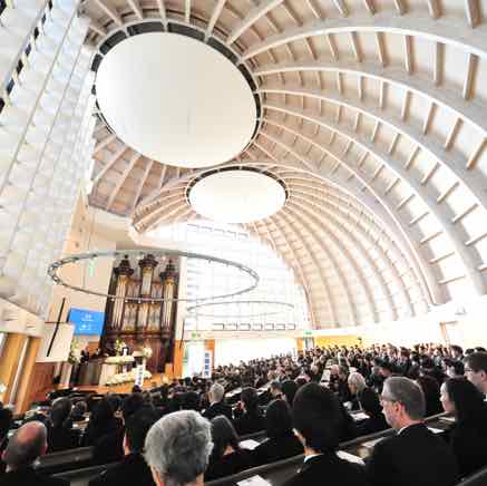 850人在地上道別小林高德教授