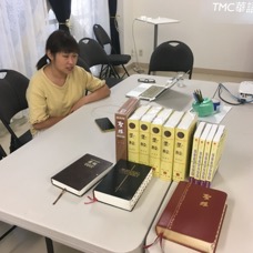 華人在「培靈會」期間爆買聖經「啟導本」、屬靈書籍及影碟